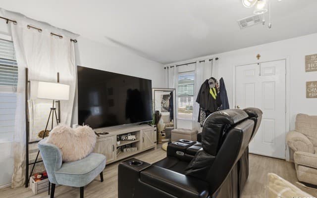 3-bedroom rental at 13854 Llama Place in San Antonio, TX — photo 5