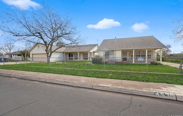 5-bedroom rental at 4530 Winneway in San Antonio, TX — photo 1