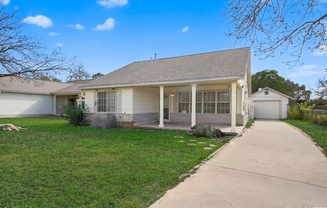 5-bedroom rental at 4530 Winneway in San Antonio, TX — photo 2