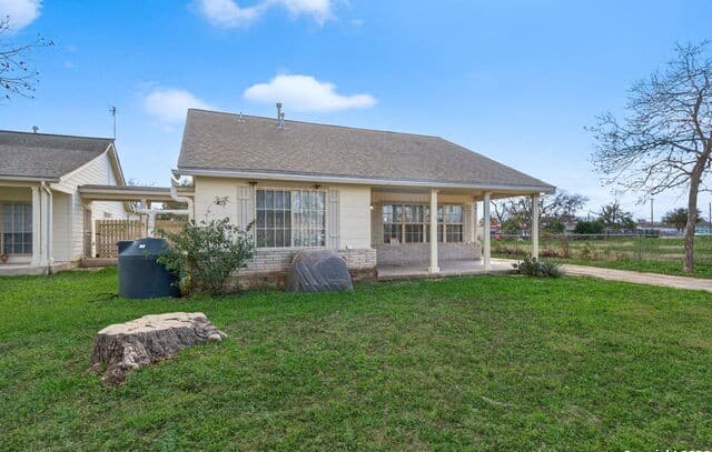 5-bedroom rental at 4530 Winneway in San Antonio, TX — photo 3