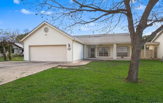 5-bedroom rental at 4530 Winneway in San Antonio, TX — photo 4