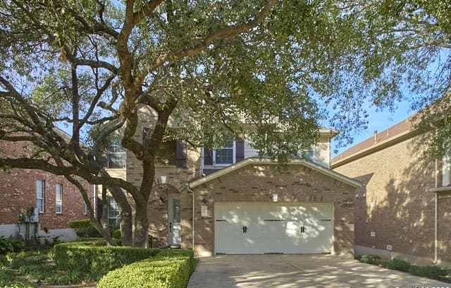 5-bedroom rental at 1403 Osnats Pt in San Antonio, TX — photo 2