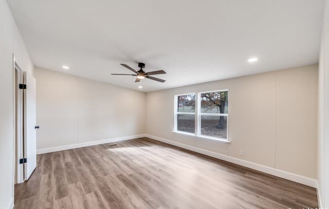 4-bedroom rental at 551 Big Oak in San Antonio, TX — photo 5