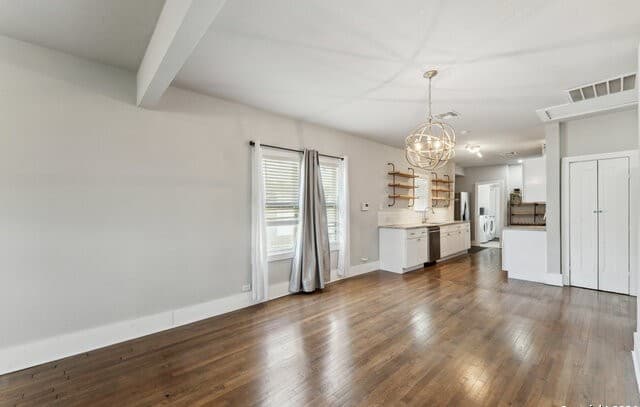 3-bedroom rental at 1031 Schley Ave in San Antonio, TX — photo 5