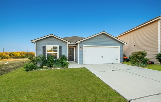 4-bedroom rental at 8408 Roadrunner Passage in San Antonio, TX — photo 5