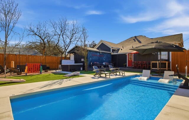 3-bedroom rental at 1503 E Crockett St, in San Antonio, TX — photo 3