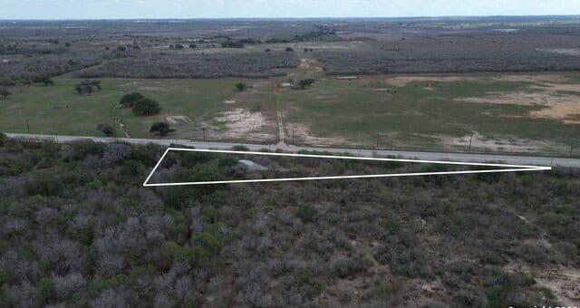 Home for sale at 16583 State Highway 80 in Gillett, TX — photo 1