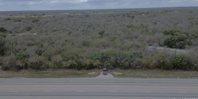 Home for sale at 16583 State Highway 80 in Gillett, TX — photo 3