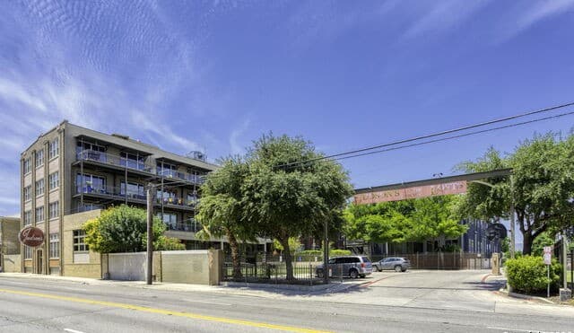 1-bedroom rental at 831 S Flores Unit 2201 in San Antonio, TX — photo 1