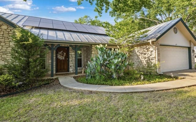 4-bedroom rental at 101 Country Ln in Castroville, TX — photo 1