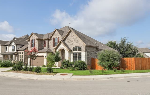 4-bedroom rental at 142 Thunderhead in Spring Branch, TX — photo 2