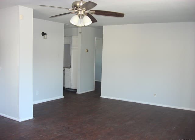 3-bedroom rental at 4718 Castle Sword in San Antonio, TX — photo 5