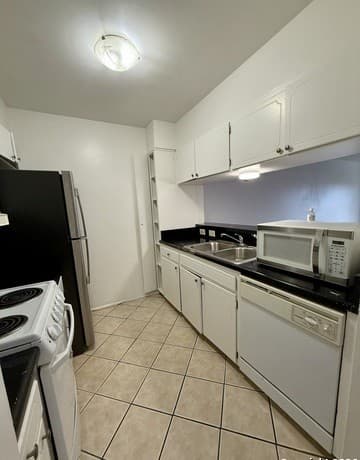 2-bedroom rental at 8038 Broadway Unit 223 in San Antonio, TX — photo 5