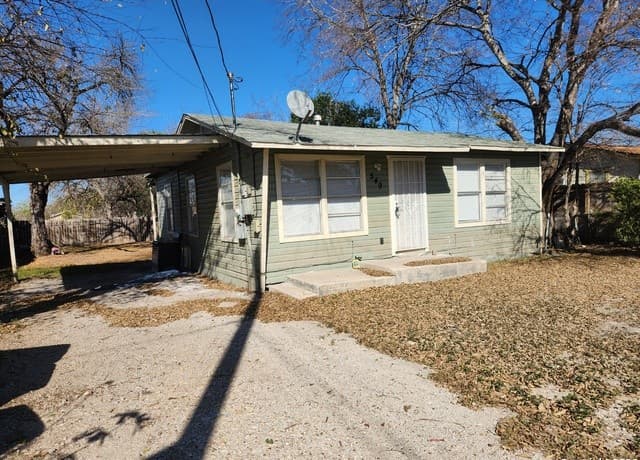 3-bedroom rental at 549 W Harlan in San Antonio, TX — photo 3