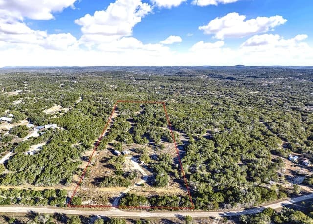 rental at 388 County Road 243 in Hondo, TX — photo 1