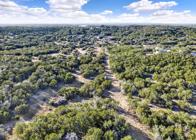 rental at 388 County Road 243 in Hondo, TX — photo 2