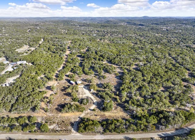 rental at 388 County Road 243 in Hondo, TX — photo 3