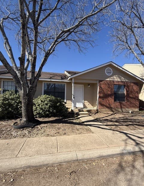 2-bedroom rental at 9140 Timber Path Unit 802 in San Antonio, TX — photo 3