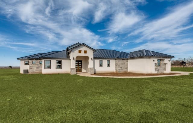 5-bedroom rental at 202 Venado Oaks in Castroville, TX — photo 1