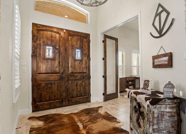 4-bedroom rental at 1530 County Road 132 in Floresville, TX — photo 5
