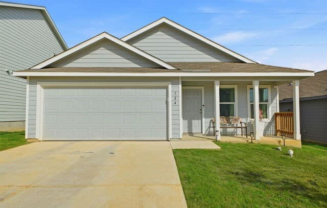 3-bedroom rental at 124 Wood Moss in Floresville, TX — photo 2