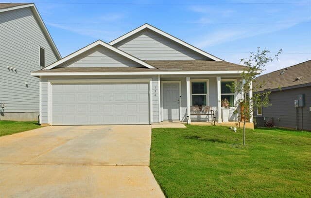 3-bedroom rental at 124 Wood Moss in Floresville, TX — photo 3