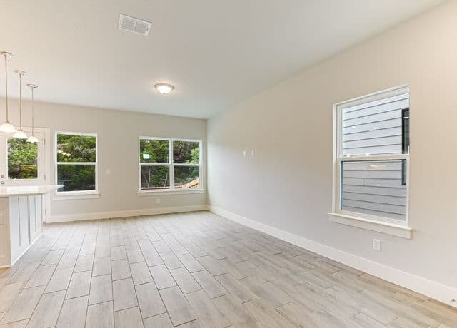 3-bedroom rental at 16011 Babcock Road in San Antonio, TX — photo 4