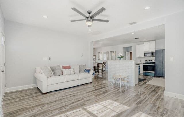 5-bedroom rental at 1403 Kentucky in San Antonio, TX — photo 3