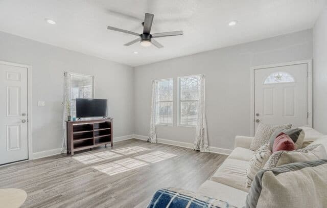 5-bedroom rental at 1403 Kentucky in San Antonio, TX — photo 4