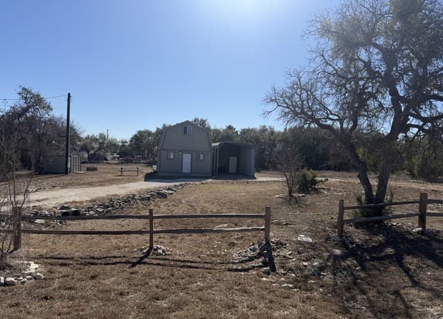 0rental at 9137 Fawn Creek in Spring Branch, TX — photo 2
