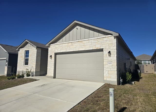 4-bedroom rental at 7005 Hayes Horizon in San Antonio, TX — photo 4