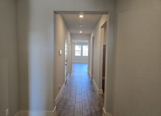 4-bedroom rental at 7005 Hayes Horizon in San Antonio, TX — photo 5