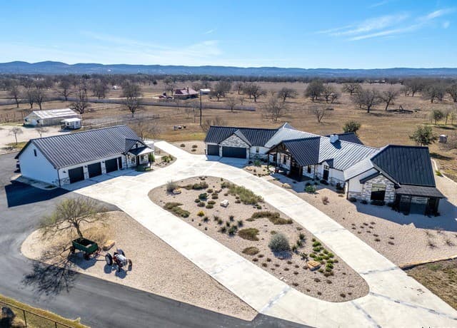 Home for sale at 2021 Fm 3240 in Bandera, TX — photo 5