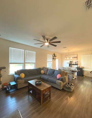 3-bedroom rental at 10643 W Military Dr in San Antonio, TX — photo 3