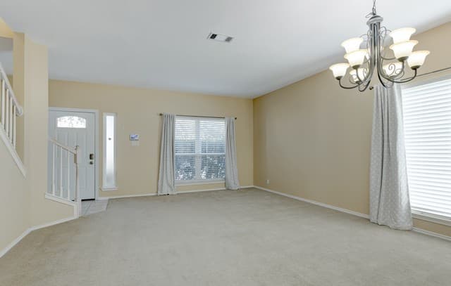 3-bedroom rental at 5 Greta Dr in San Antonio, TX — photo 4
