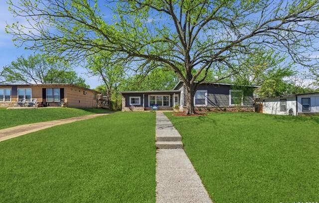 3-bedroom rental at 219 Karen ln in San Antonio, TX — photo 3