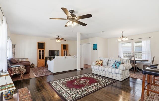 3-bedroom rental at 219 Karen ln in San Antonio, TX — photo 5