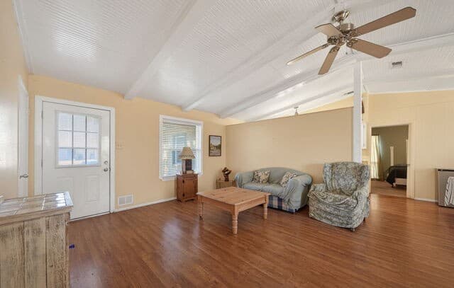 3-bedroom rental at 3706 Petry Dr in Kirby, TX — photo 4