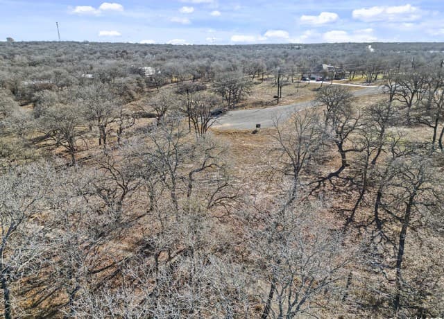 4-bedroom rental at 161 Hondo Ridge in La Vernia, TX — photo 4