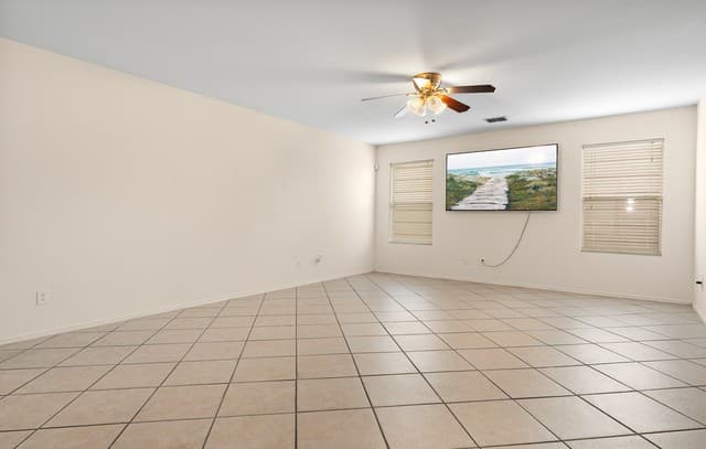4-bedroom rental at 25035 Longbranch Run in San Antonio, TX — photo 4