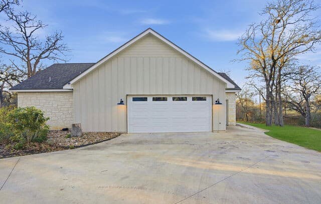 4-bedroom rental at 153 Chisum in La Vernia, TX — photo 5