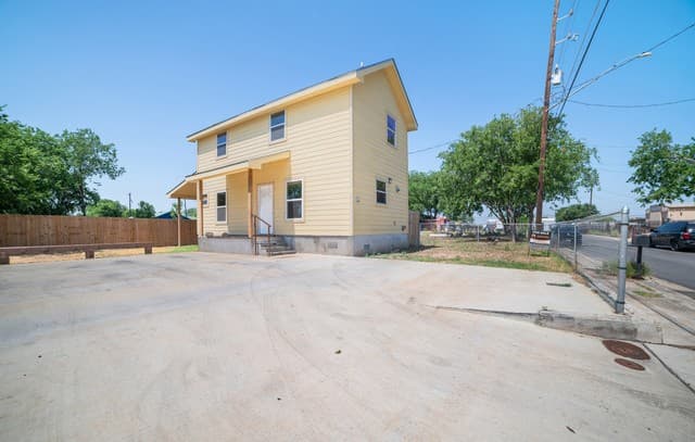 2-bedroom rental at 232 Hobart in San Antonio, TX — photo 1