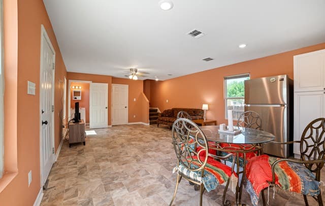 2-bedroom rental at 232 Hobart in San Antonio, TX — photo 4