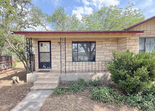 3-bedroom rental at 15430 S Main in Lytle, TX — photo 1