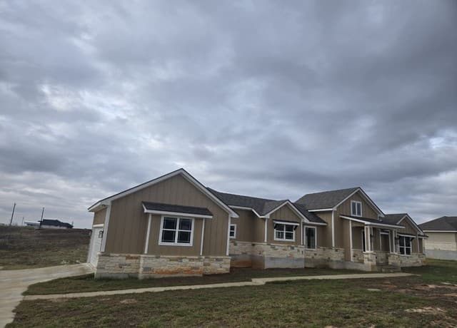 4-bedroom rental at 120 Summer Meadow Dr in La Vernia, TX — photo 2
