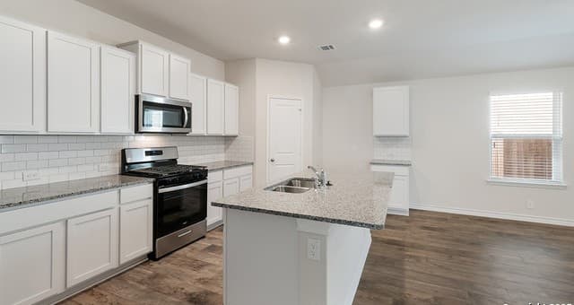 4-bedroom rental at 120 Hazel Peak in Boerne, TX — photo 4