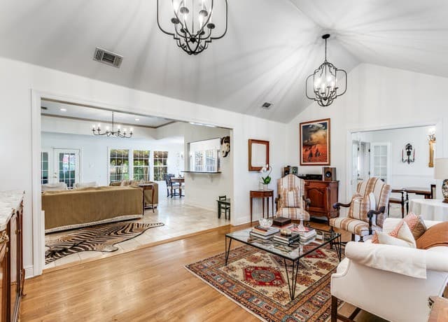 3-bedroom rental at 748 Eventide in Terrell Hills, TX — photo 3