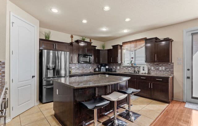 3-bedroom rental at 4234 Woodbridge Way in San Antonio, TX — photo 2