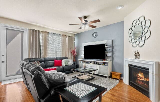 3-bedroom rental at 4234 Woodbridge Way in San Antonio, TX — photo 3