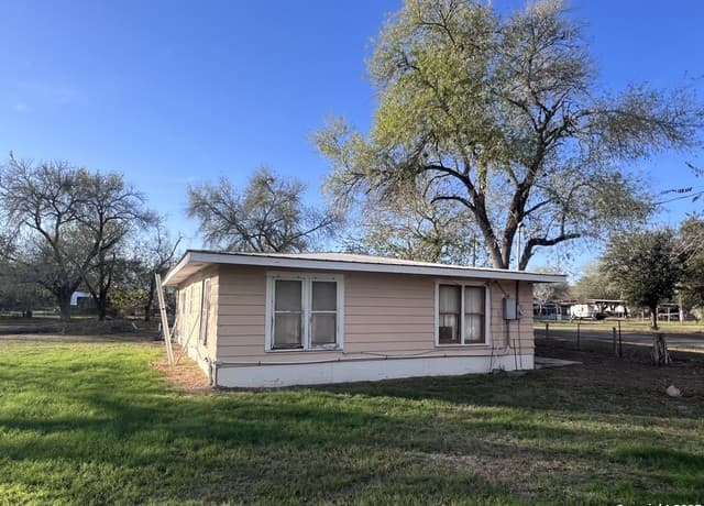9-bedroom rental at 5322 State Highway 16 N in Bandera, TX — photo 5